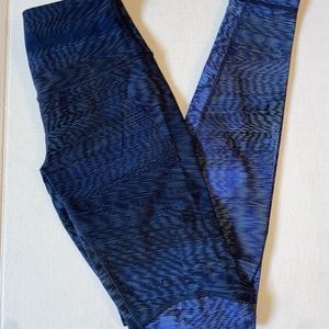 Lululemon Blue and grey Striped wunder under, full length leggings